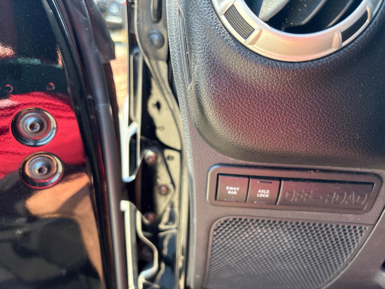 Used 2012 Jeep Wrangler Unlimited Rubicon image 21