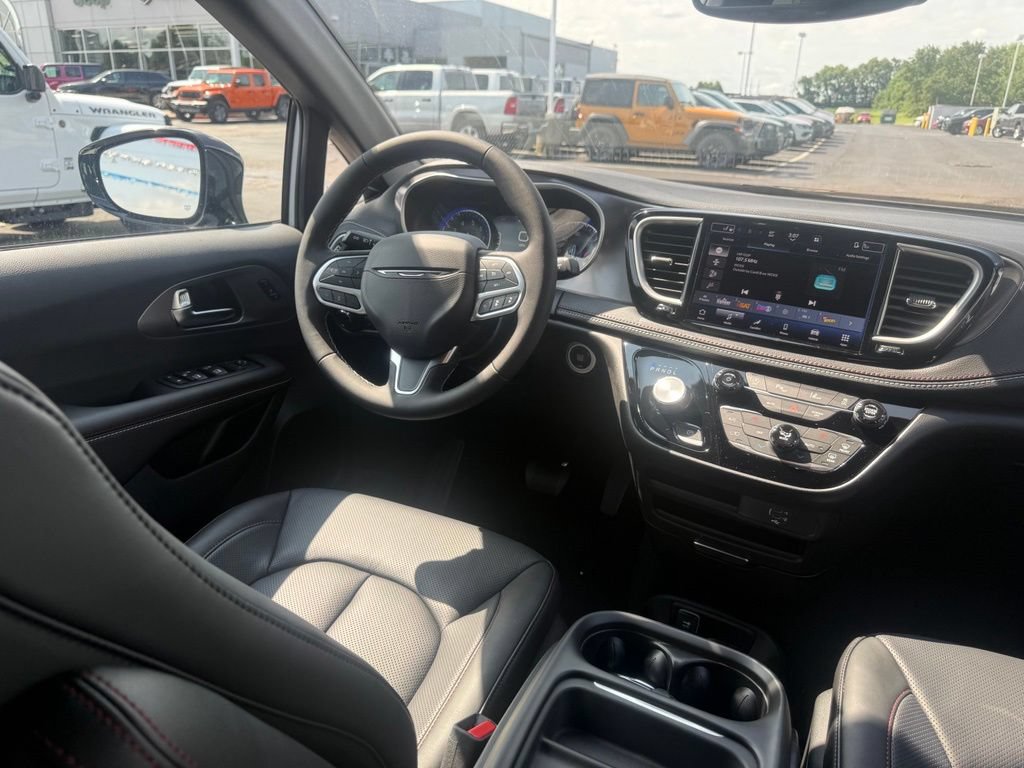 New 2027 Chrysler Pacifica Select FWD image 56