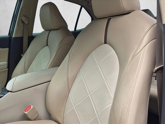 Used 2019 Toyota Camry XLE image 10