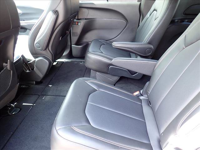 New 2027 Chrysler Pacifica Select FWD image 10