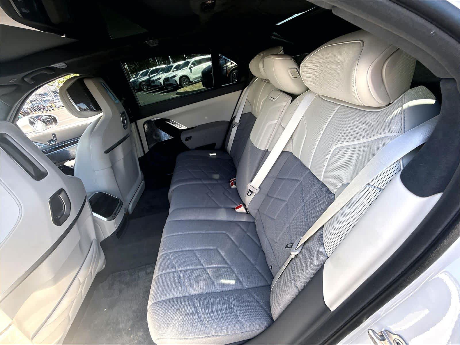 Used 2023 BMW i7 xDrive60 AWD/4WD image 22