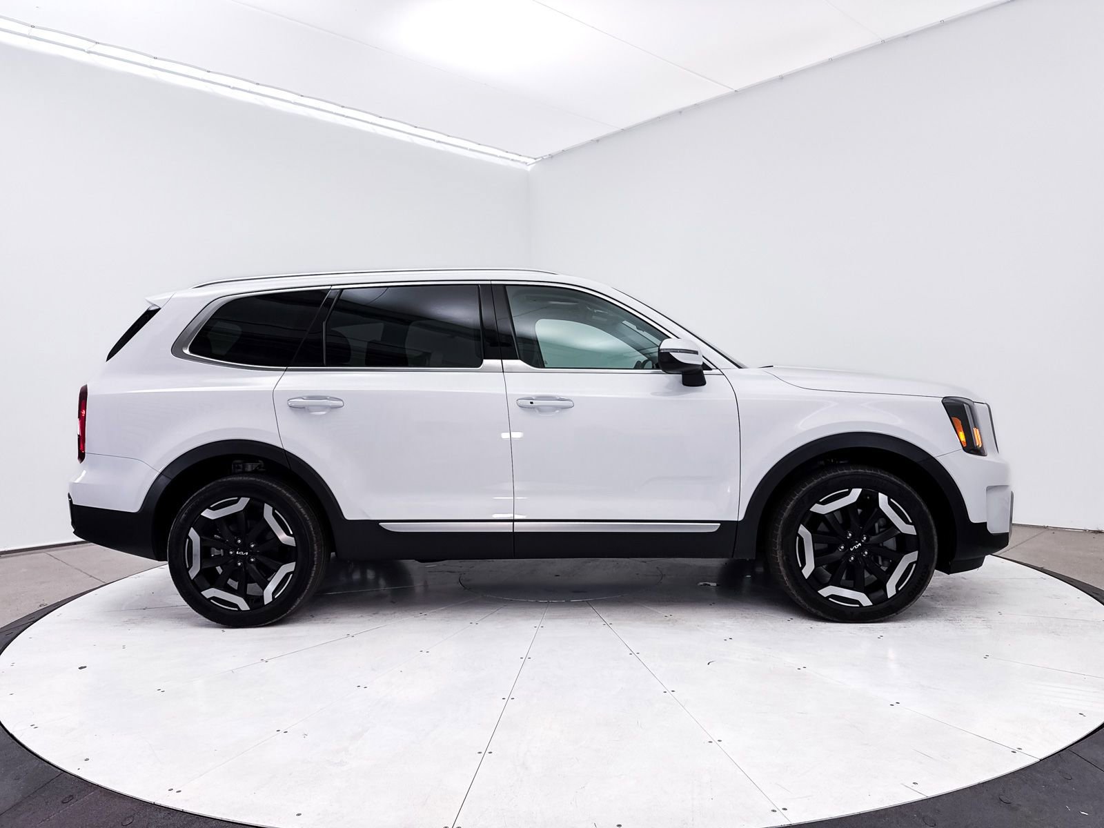 Used 2025 Kia Telluride S FWD image 43