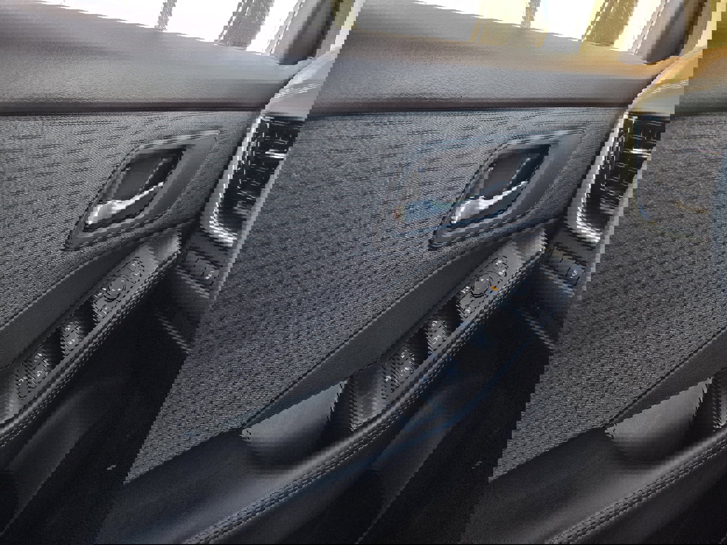 Used 2022 Nissan Rogue SV image 34