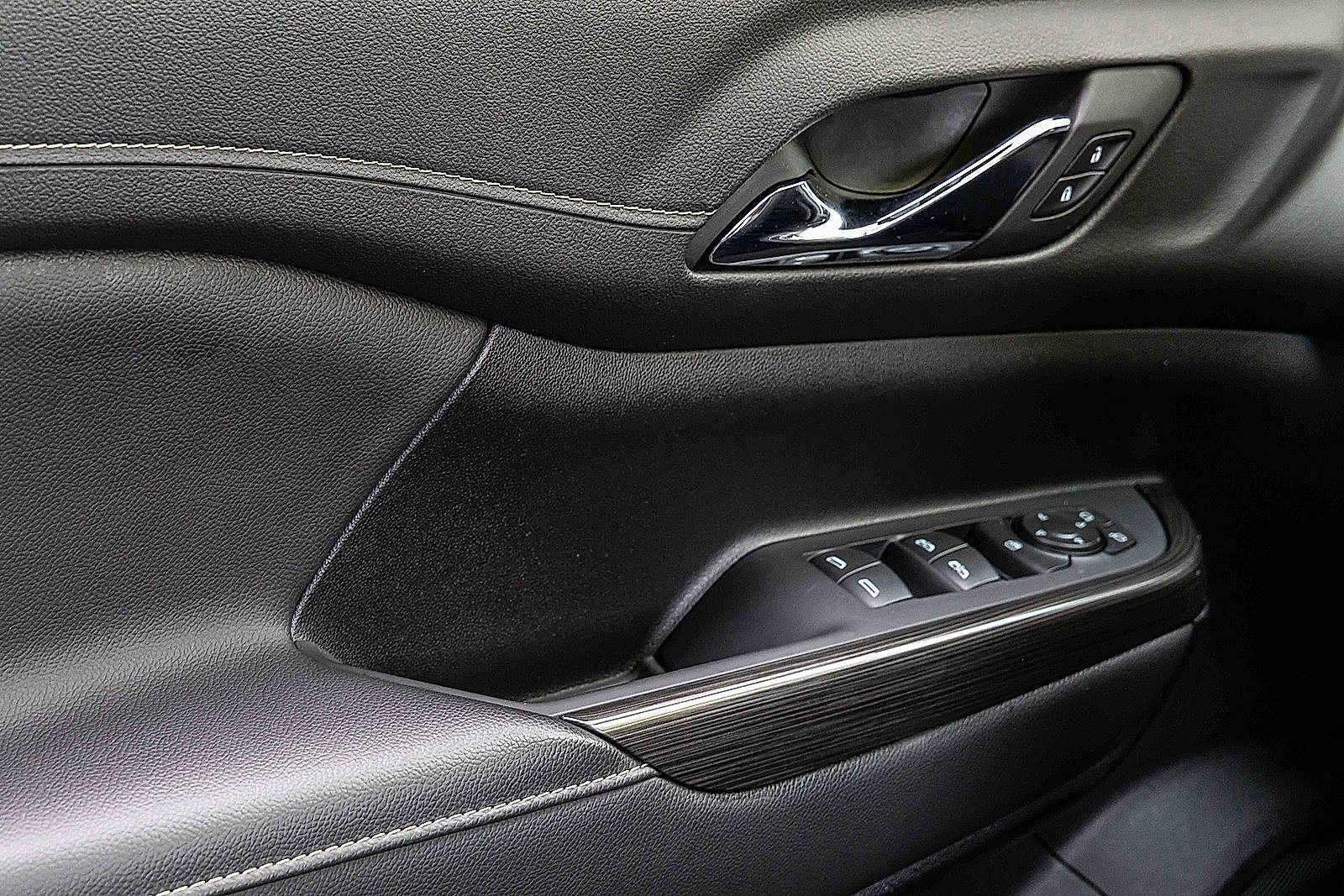 Used 2023 GMC Acadia SLT w/ LPO, Floor Liner Package image 14