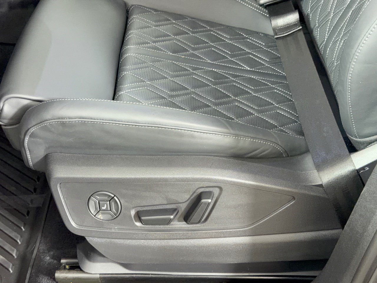 Certified 2025 Audi SQ5 Premium Plus w/ Premium Plus Package AWD/4WD image 16