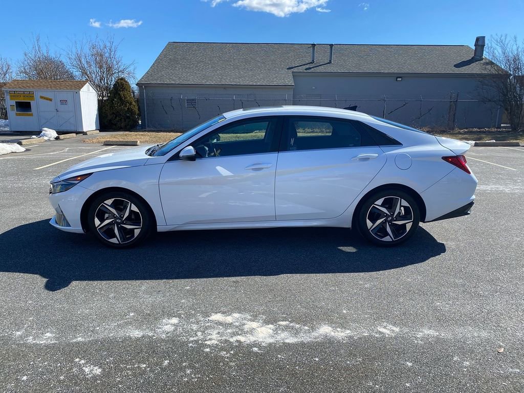 Used 2023 Hyundai Elantra Limited image 9