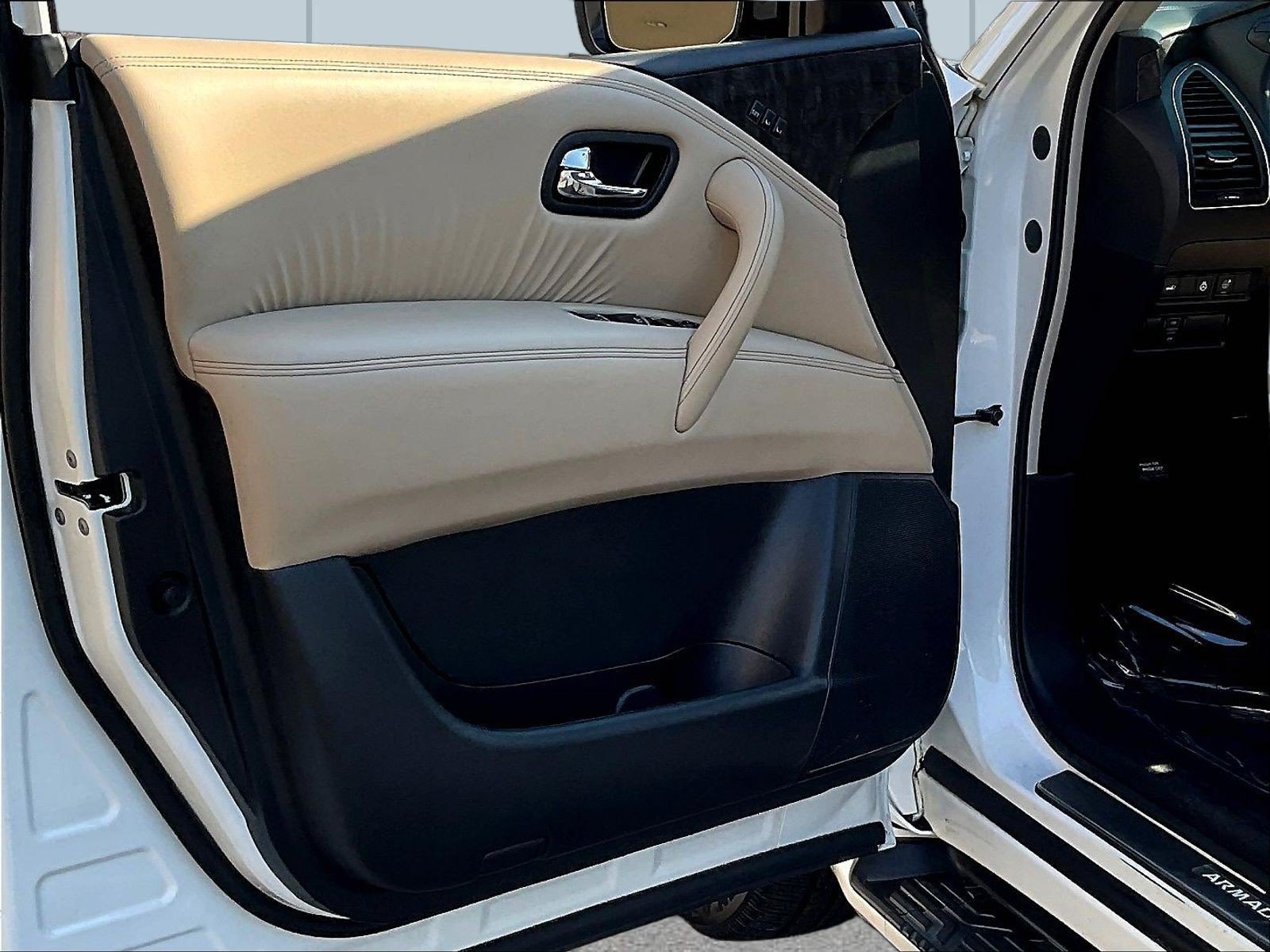 Certified 2022 Nissan Armada Platinum w/ Captain's Chairs Package RWD image 22