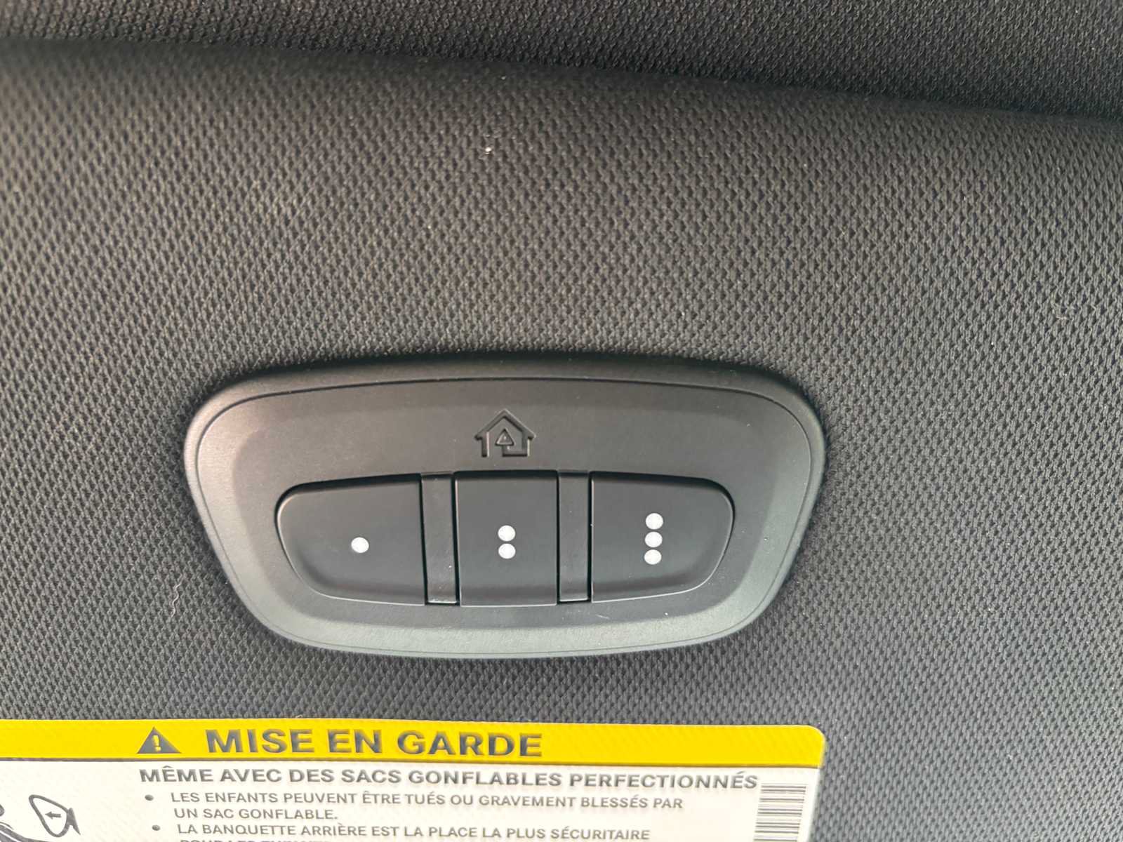 Used 2025 Chrysler Pacifica Limited FWD image 31