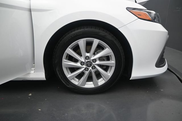 Used 2022 Toyota Camry LE FWD image 18