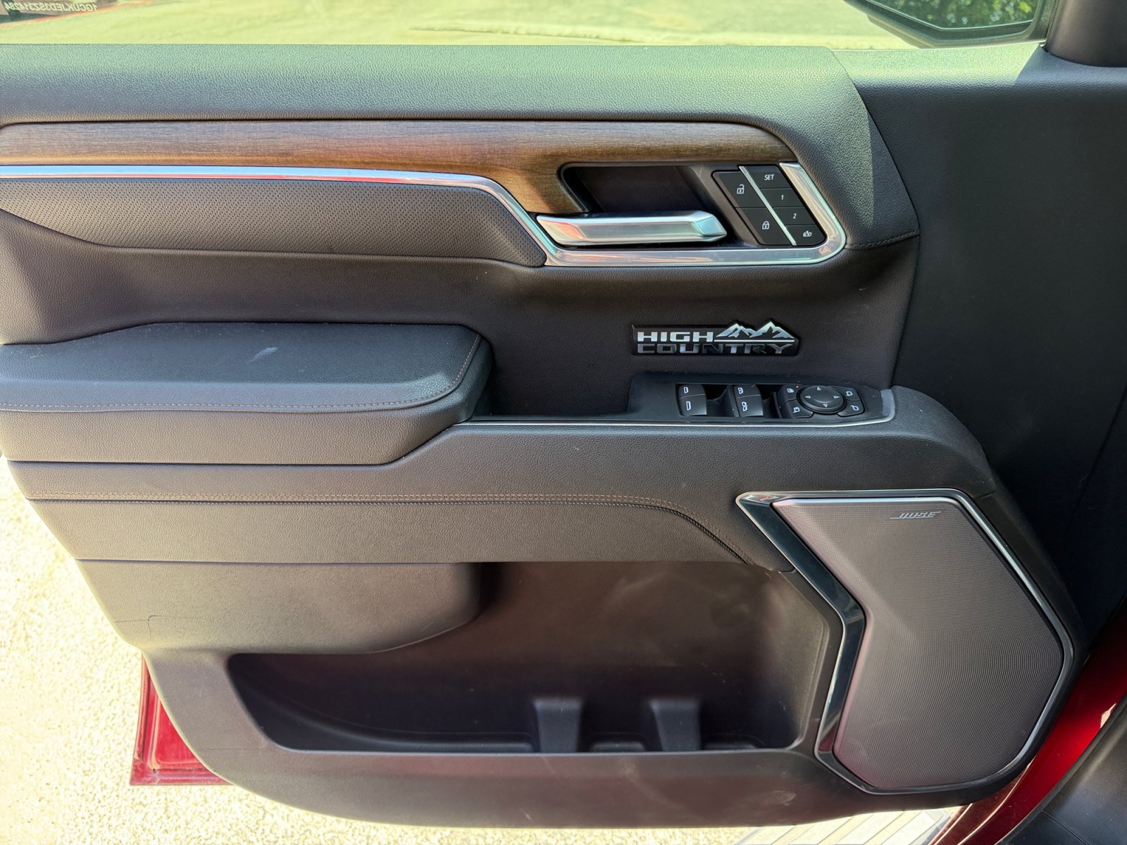 Used 2025 Chevrolet Silverado 1500 High Country w/ Technology Package AWD/4WD image 23