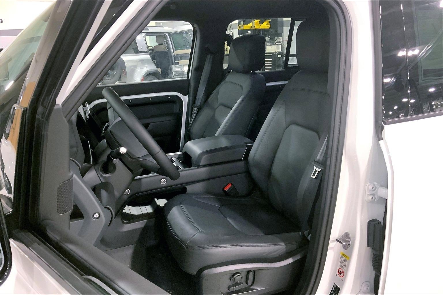 New 2026 Land Rover Defender 110 X-Dynamic SE image 9