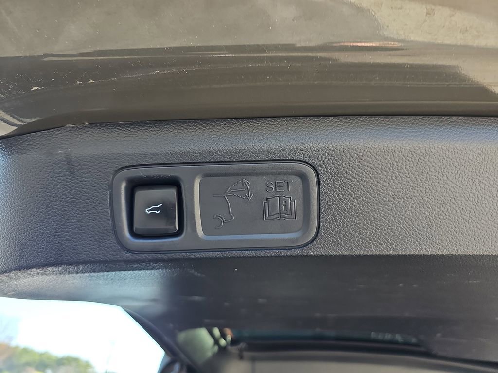 Used 2024 Ford Expedition Limited image 18