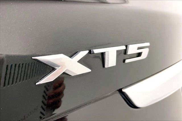 Used 2017 Cadillac XT5 Premium Luxury w/ Driver Assist Package image 30