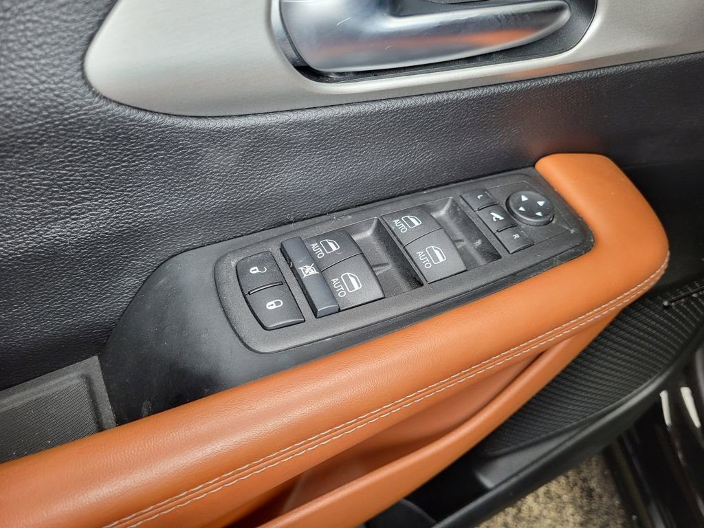 Used 2025 Chrysler Pacifica Pinnacle w/ Trailer Tow Group image 3