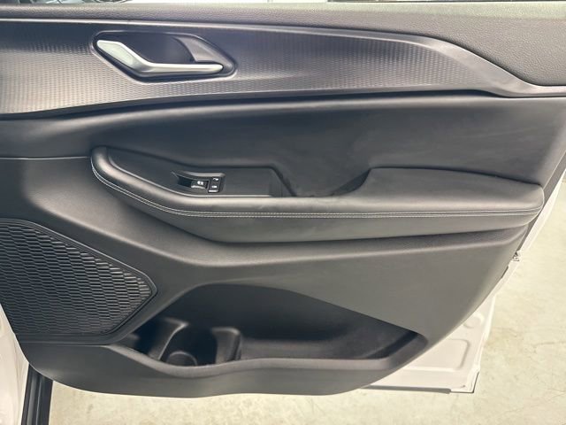 Used 2023 Jeep Grand Cherokee Altitude AWD/4WD image 25