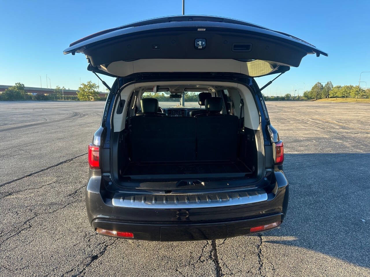 Used 2018 INFINITI QX80 4WD w/ Driver Assistance Package image 11