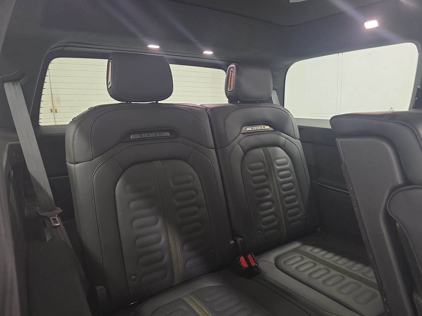 Used 2024 Rivian R1S Adventure AWD/4WD image 25