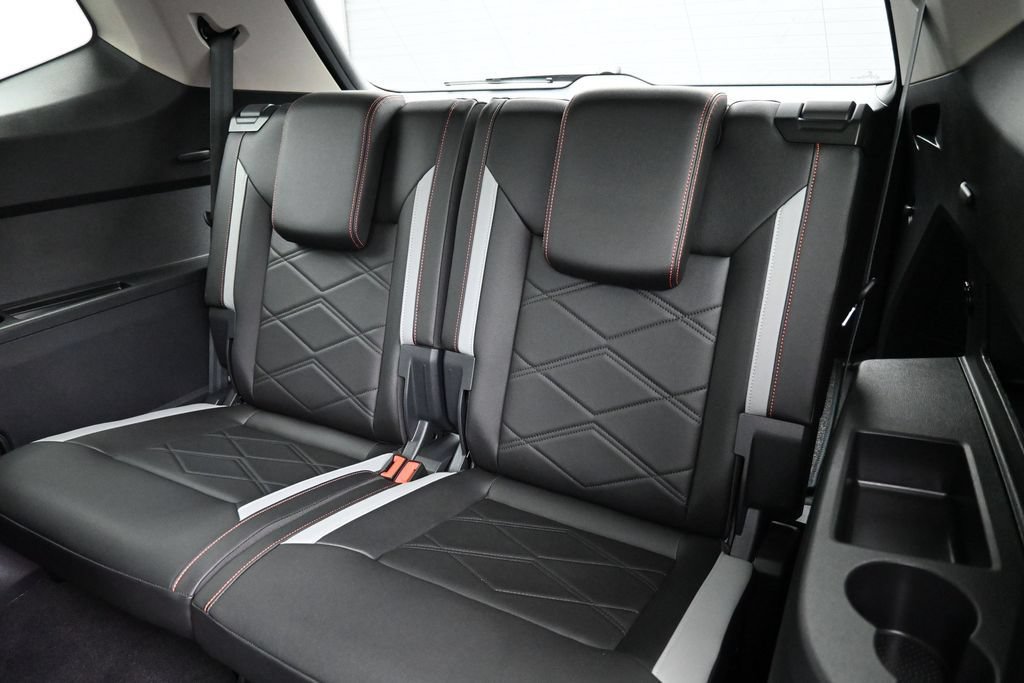 Used 2025 Volkswagen Atlas Peak Edition SE AWD/4WD image 23