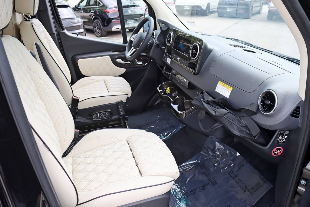 Used 2024 Mercedes-Benz Sprinter 3500 image 28