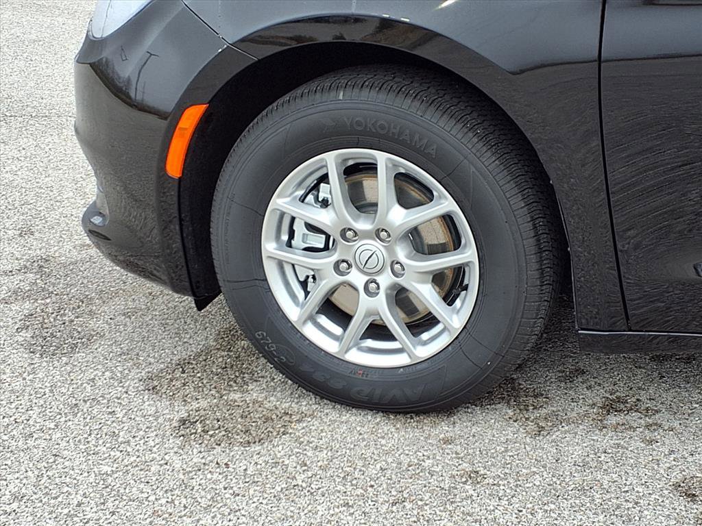 New 2026 Chrysler Voyager LX image 25