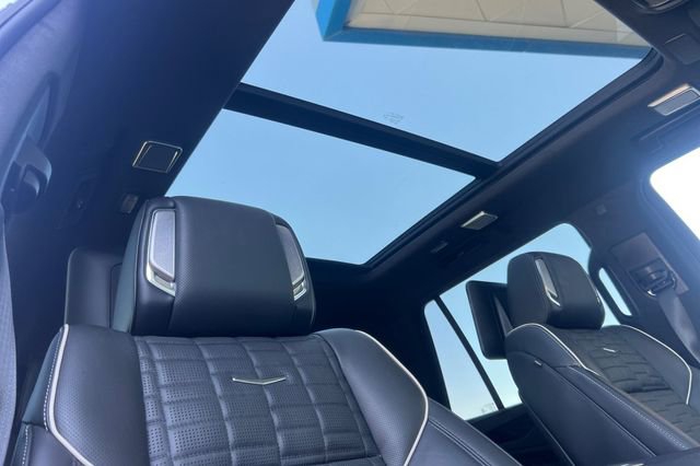 Used 2024 Cadillac Escalade V w/ LPO, ONYX Package image 21