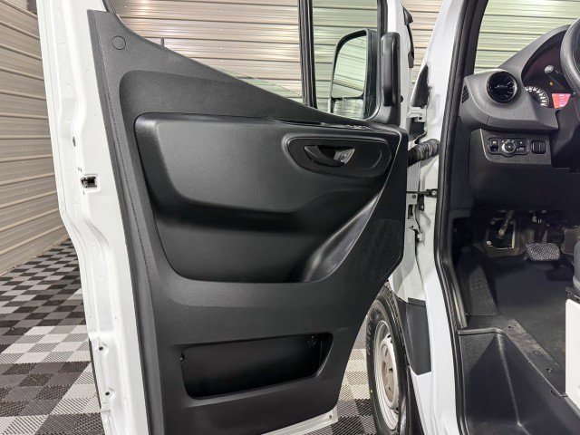 Used 2020 Mercedes-Benz Sprinter 2500 image 28