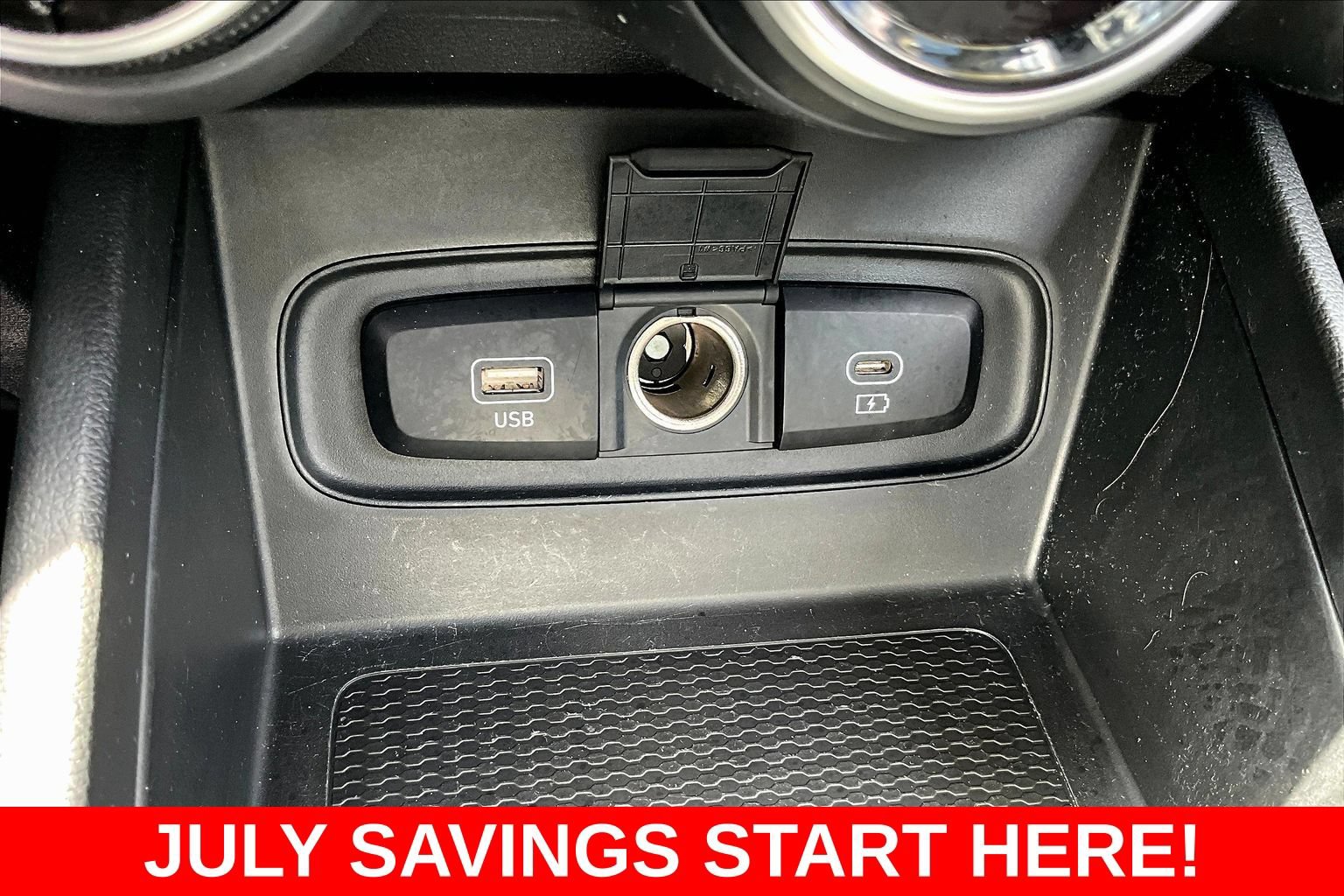 Used 2025 Hyundai Venue SEL FWD image 19