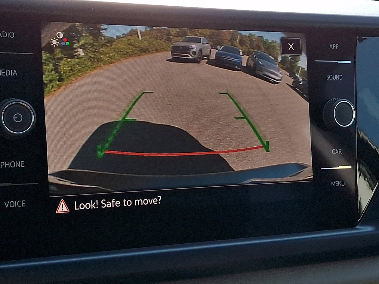 Certified 2023 Volkswagen Taos SE FWD image 17