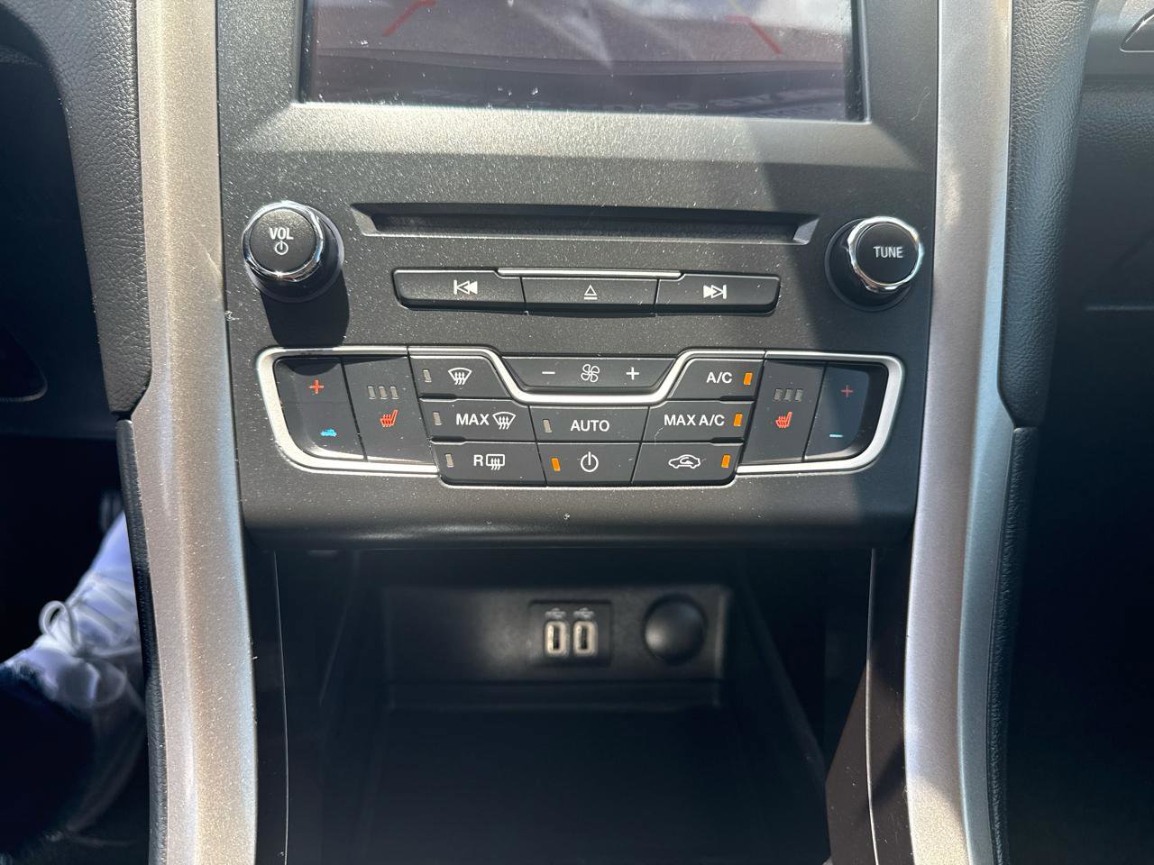 Used 2019 Ford Fusion SEL FWD image 21