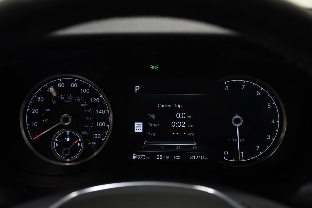 Used 2025 Genesis G70 2.5T image 11