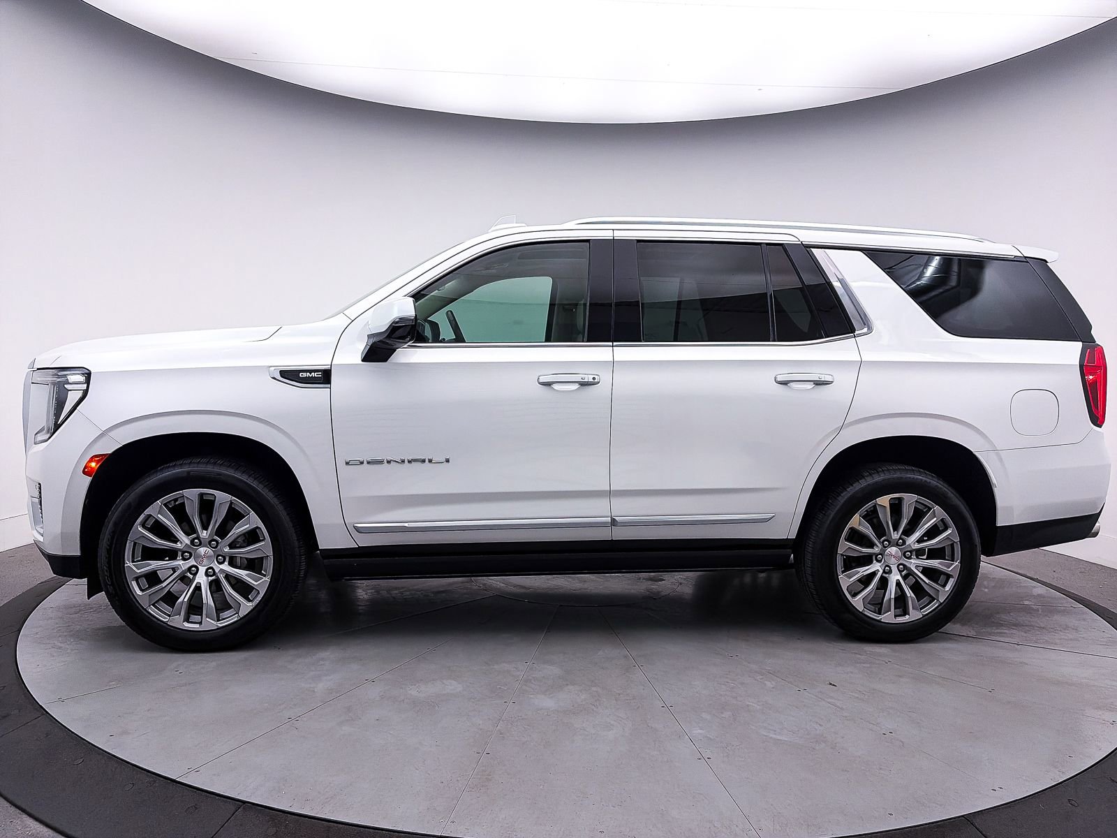 Used 2021 GMC Yukon Denali w/ Denali Premium Package image 45