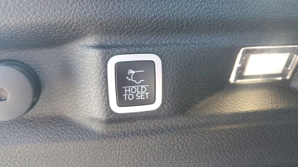 New 2025 Jeep Grand Cherokee L Altitude image 10