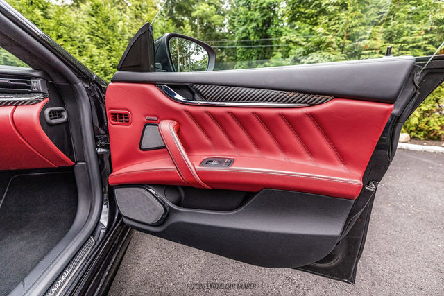 Used 2022 Maserati Quattroporte Trofeo RWD image 36