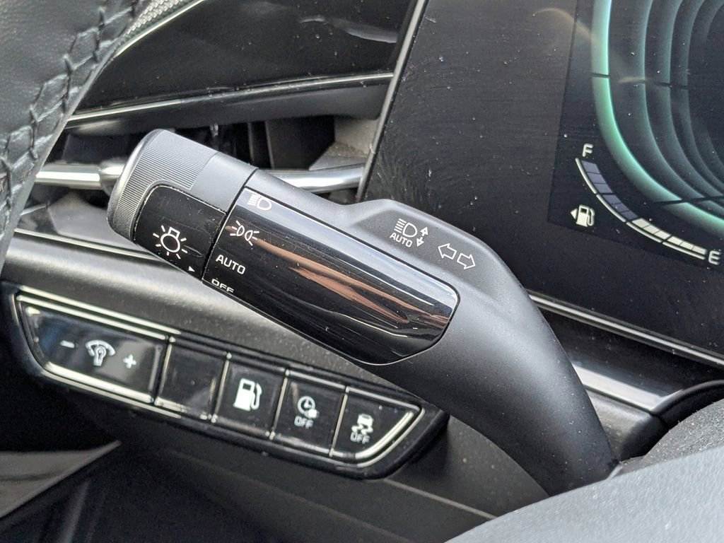 Used 2023 Kia Niro EX w/ EX Cold Weather Package image 27