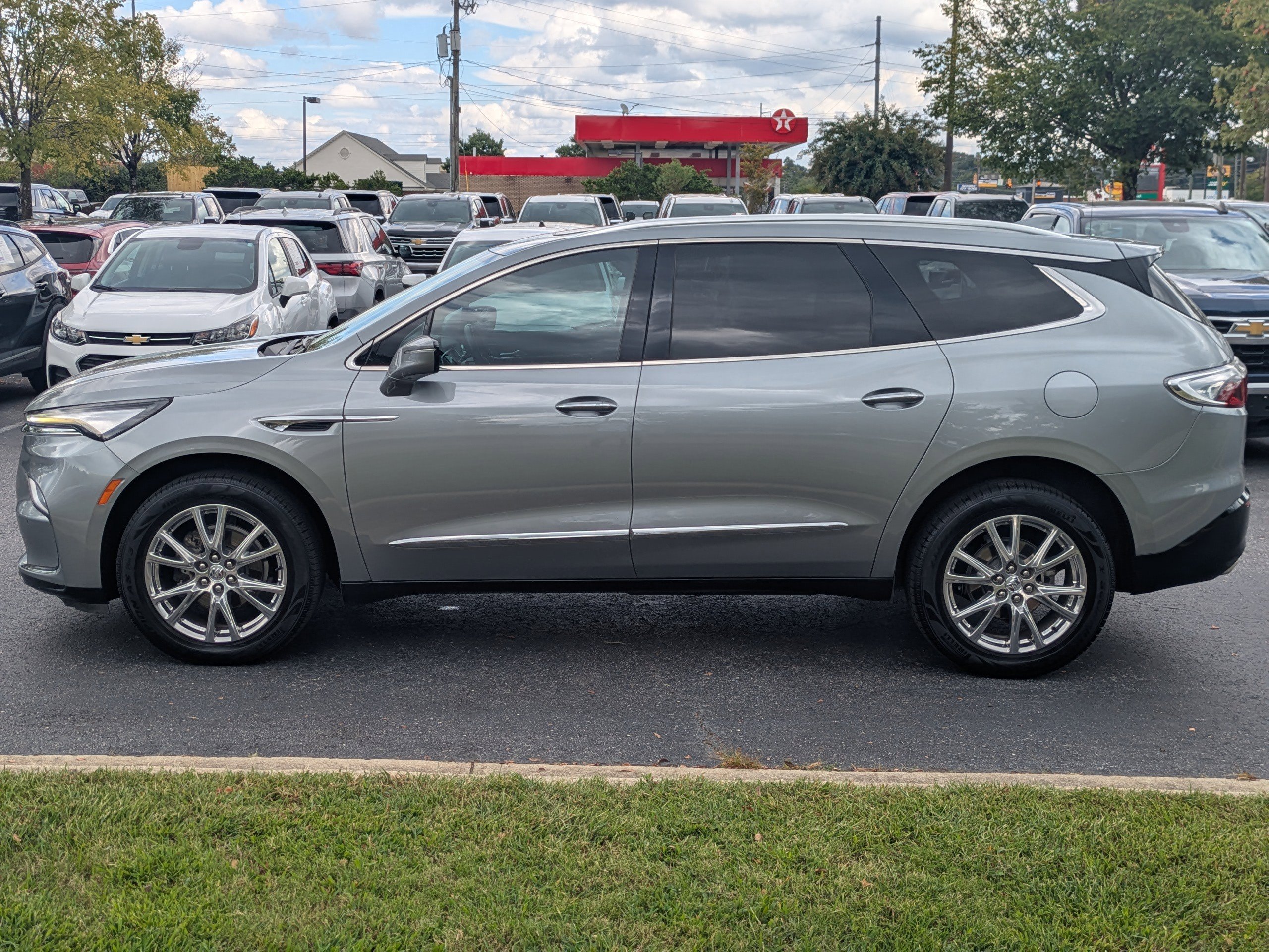 Used 2023 Buick Enclave Essence w/ Experience Buick Package image 7