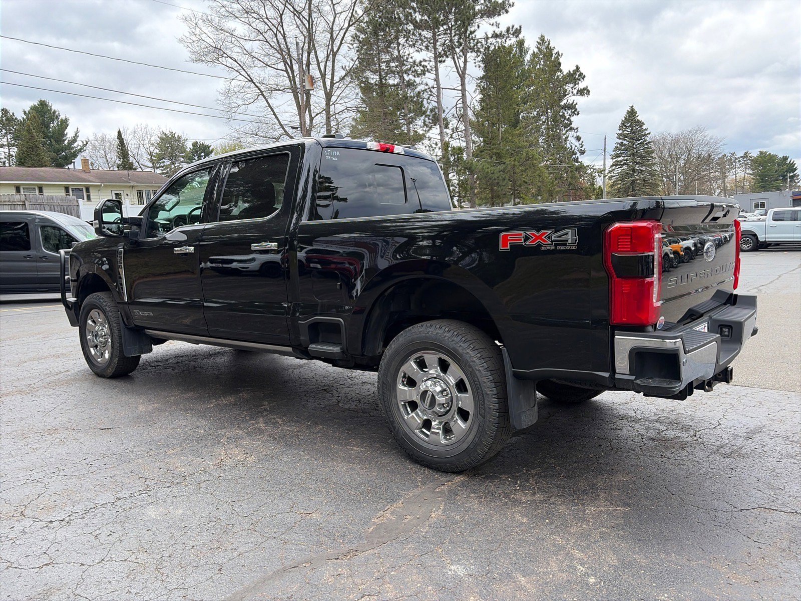 Used 2024 Ford F350 Lariat w/ Lariat Ultimate Package AWD/4WD image 4