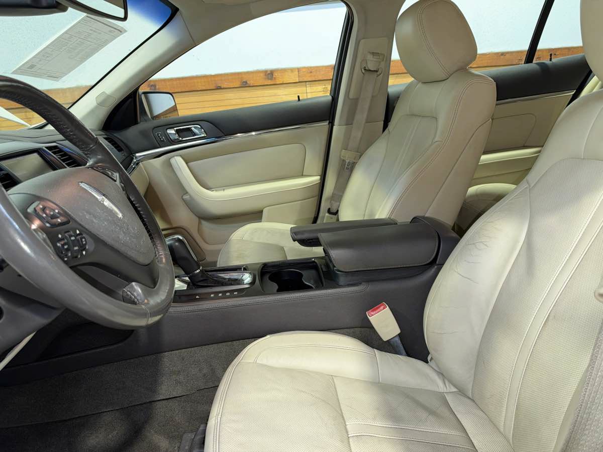 Used 2013 Lincoln MKS FWD image 16