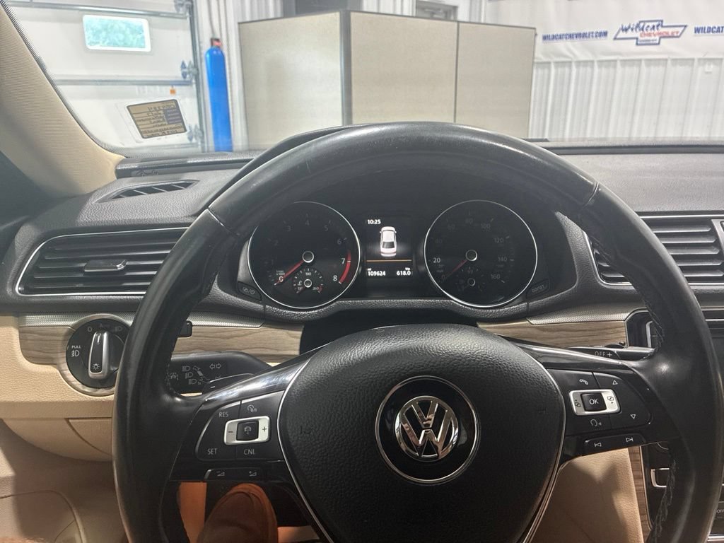 Used 2017 Volkswagen Passat 3.6 SEL Premium FWD image 15