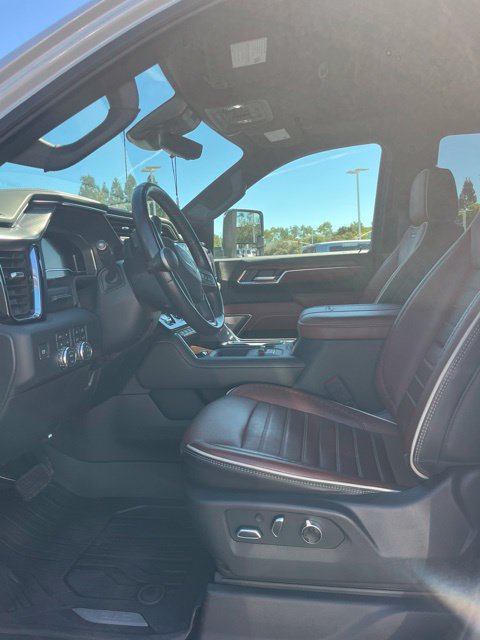Used 2024 GMC Sierra 3500 Denali Ultimate AWD/4WD image 9