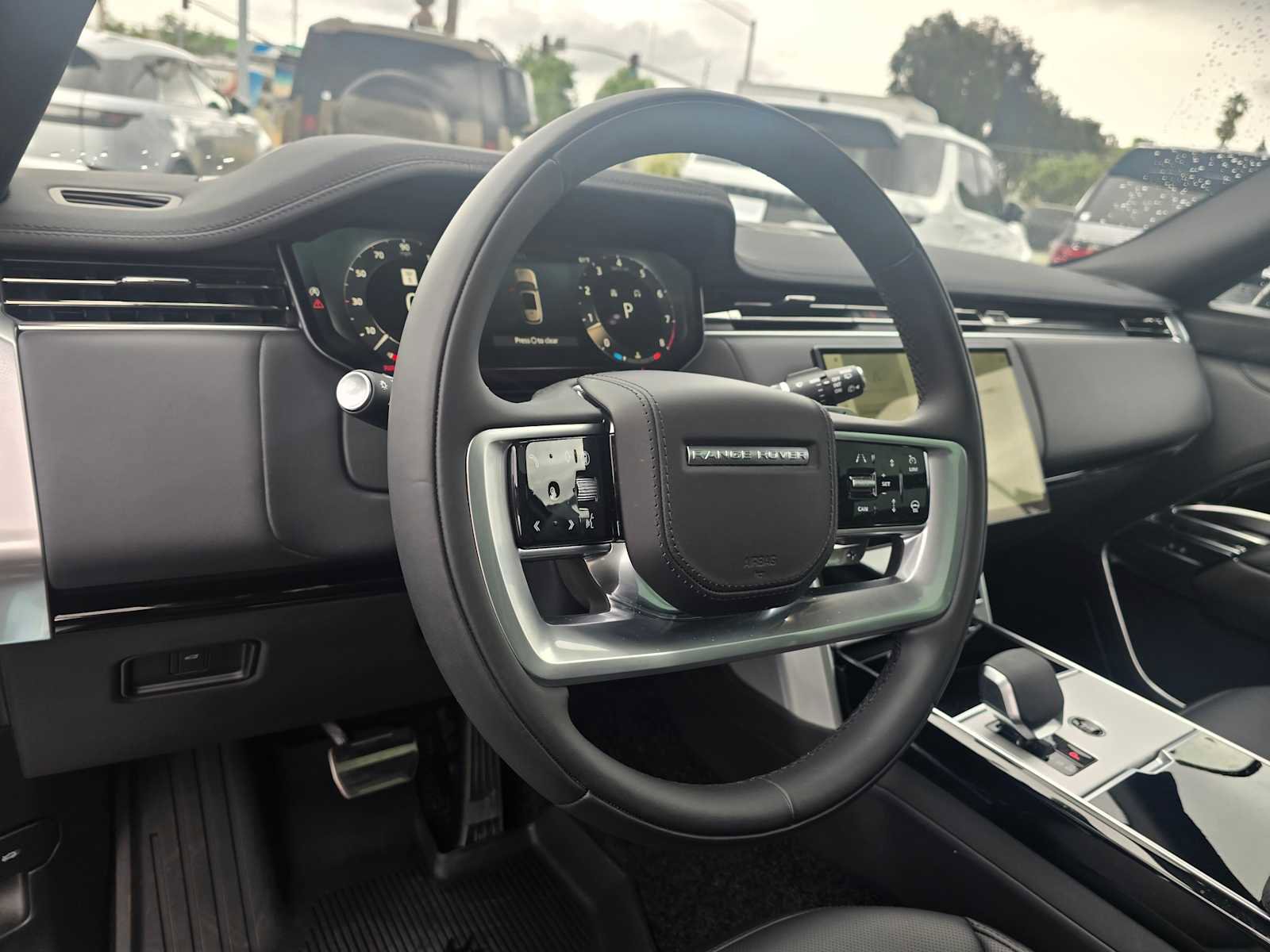 Used 2026 Land Rover Range Rover Long Wheelbase SE image 26