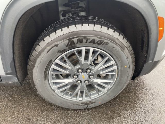 Used 2025 Chevrolet Traverse LT image 32