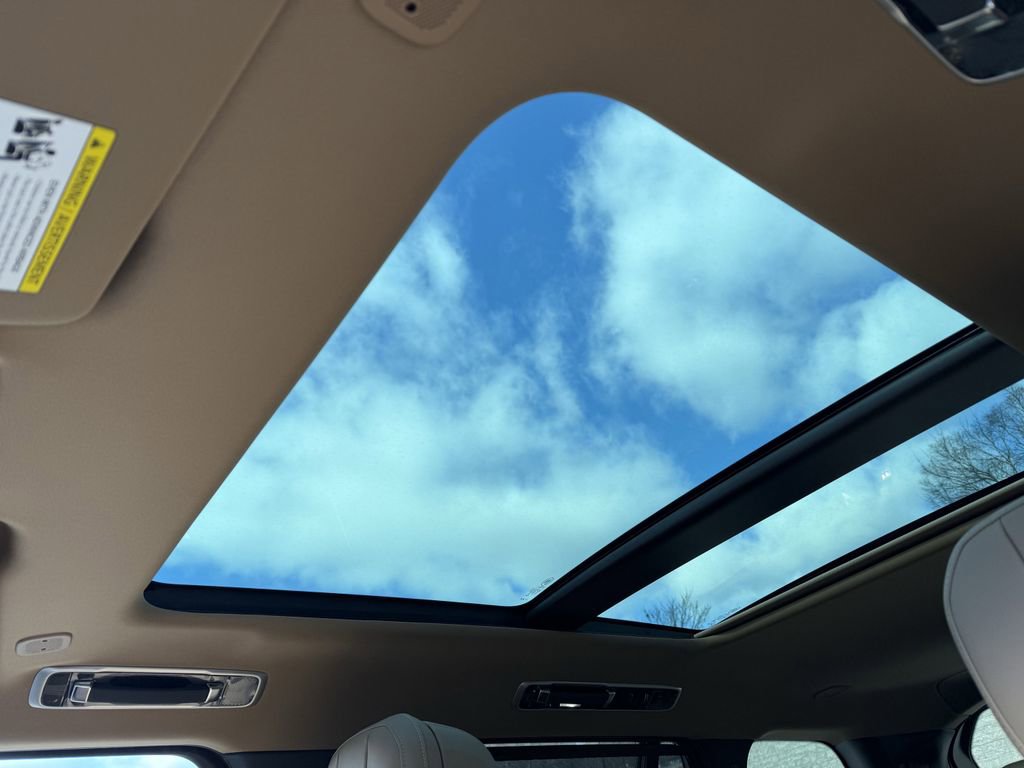 New 2025 Land Rover Range Rover Long Wheelbase SE image 10