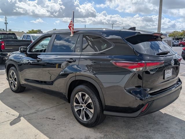 Used 2024 Toyota Highlander XLE image 5