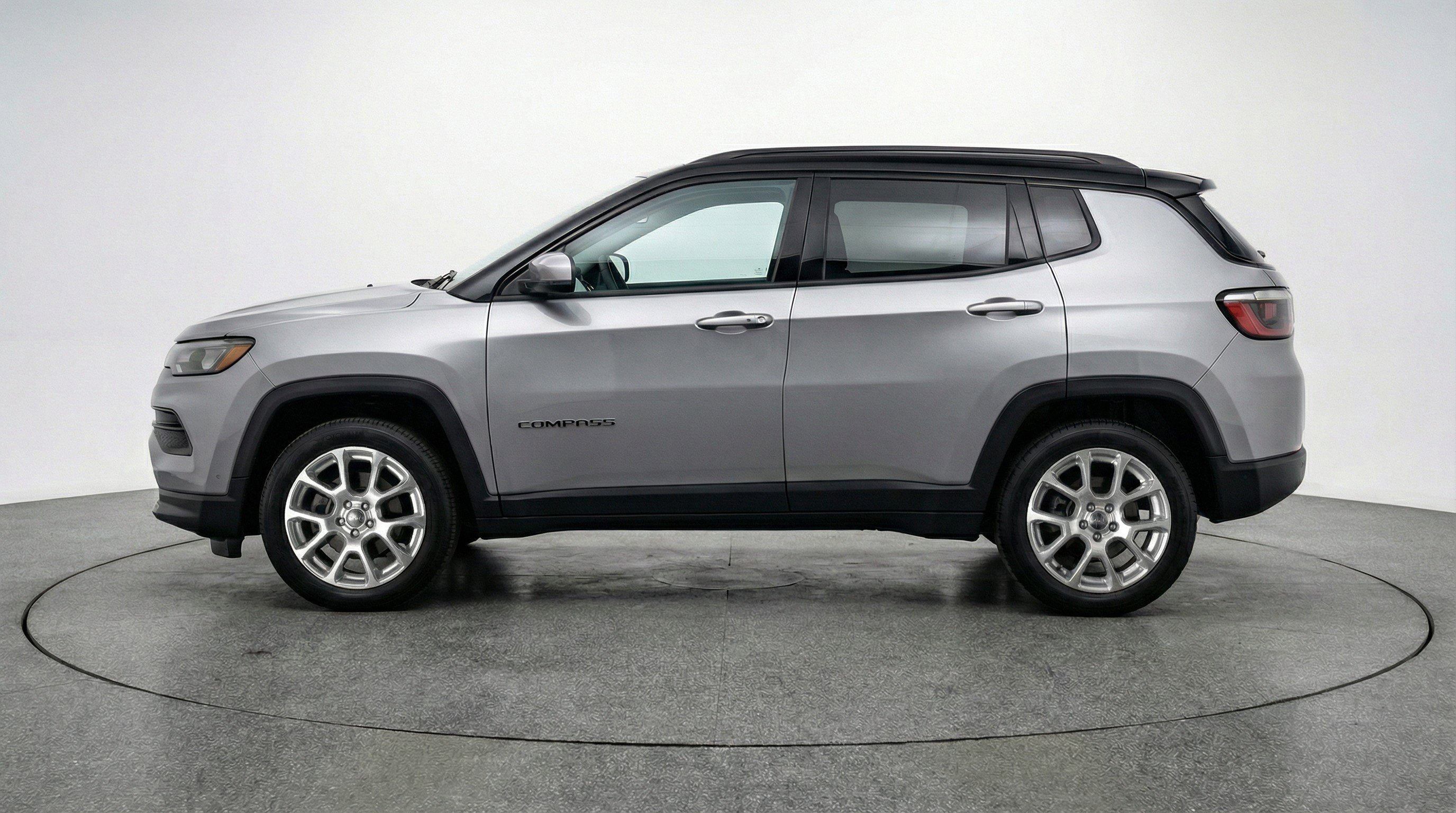 Used 2025 Jeep Compass Limited image 5