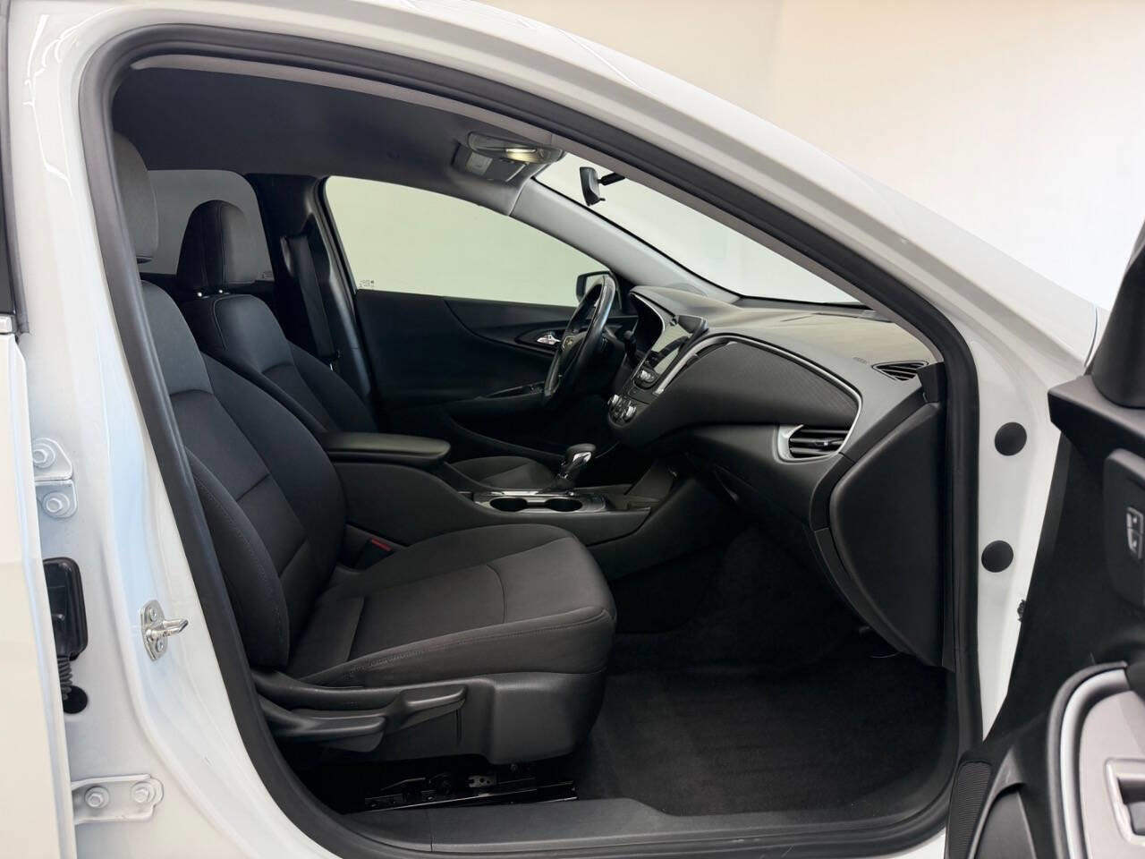 Used 2022 Chevrolet Malibu RS FWD image 22