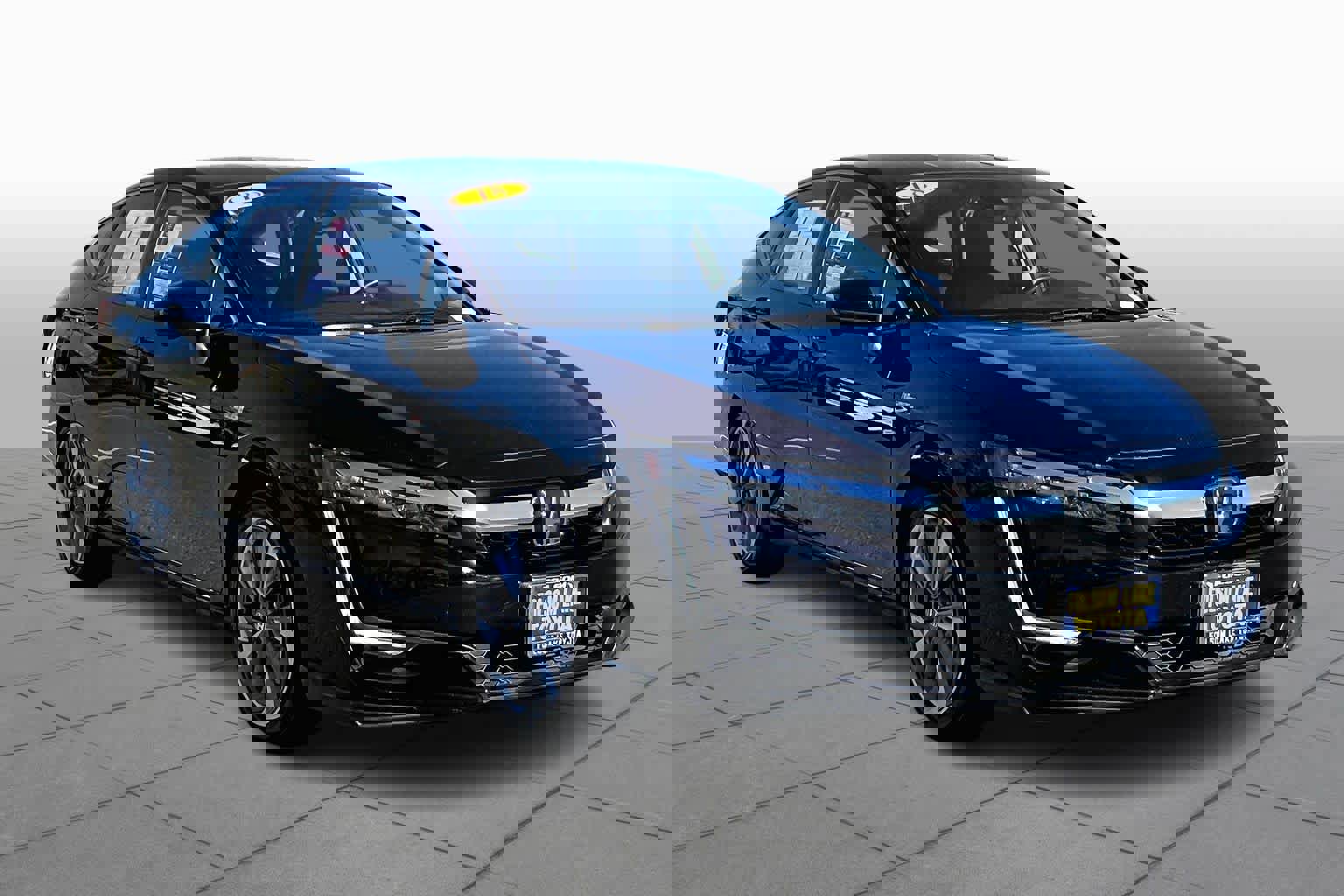 Used 2018 Honda Clarity Touring image 3