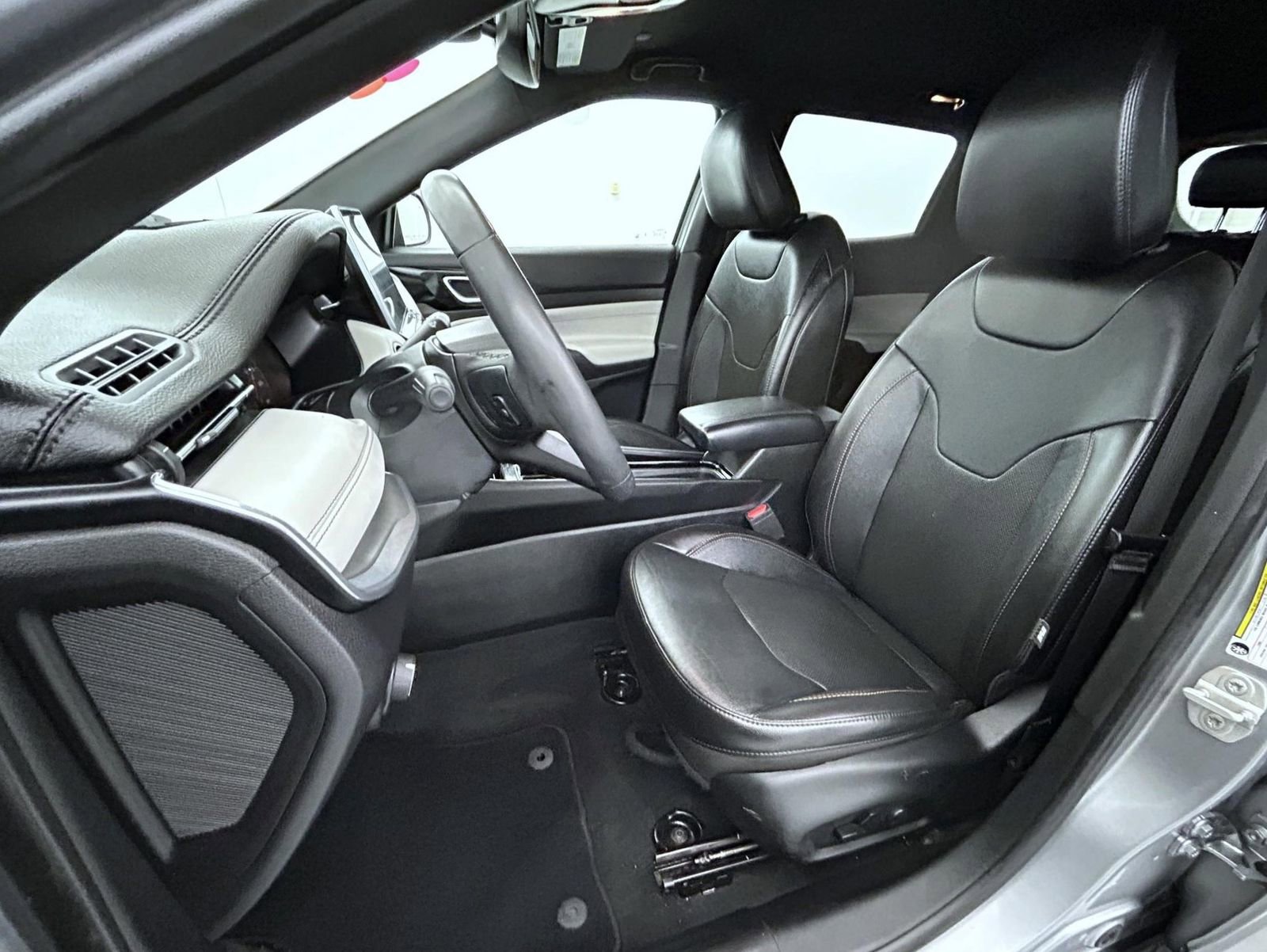 Certified 2023 Jeep Compass Limited AWD/4WD image 10