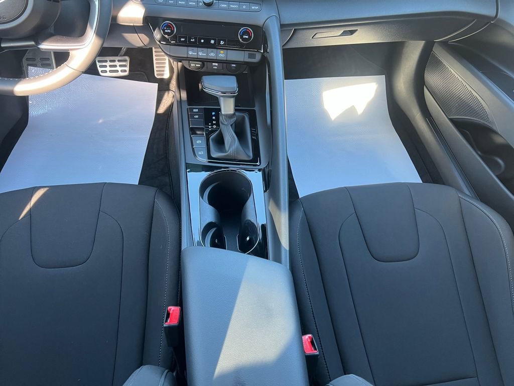 Certified 2025 Hyundai Elantra SEL image 23