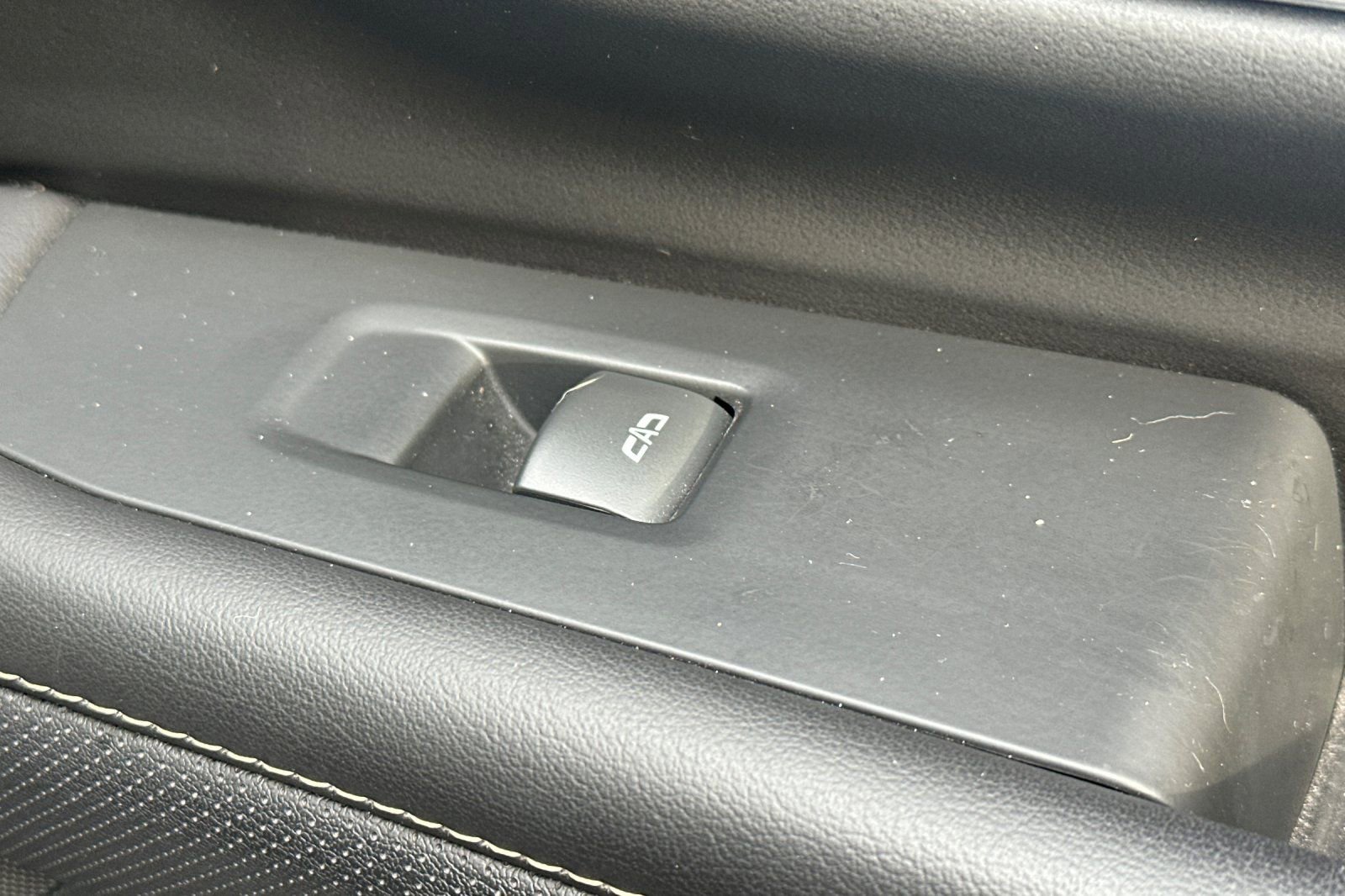 Used 2023 GMC Yukon SLT image 23