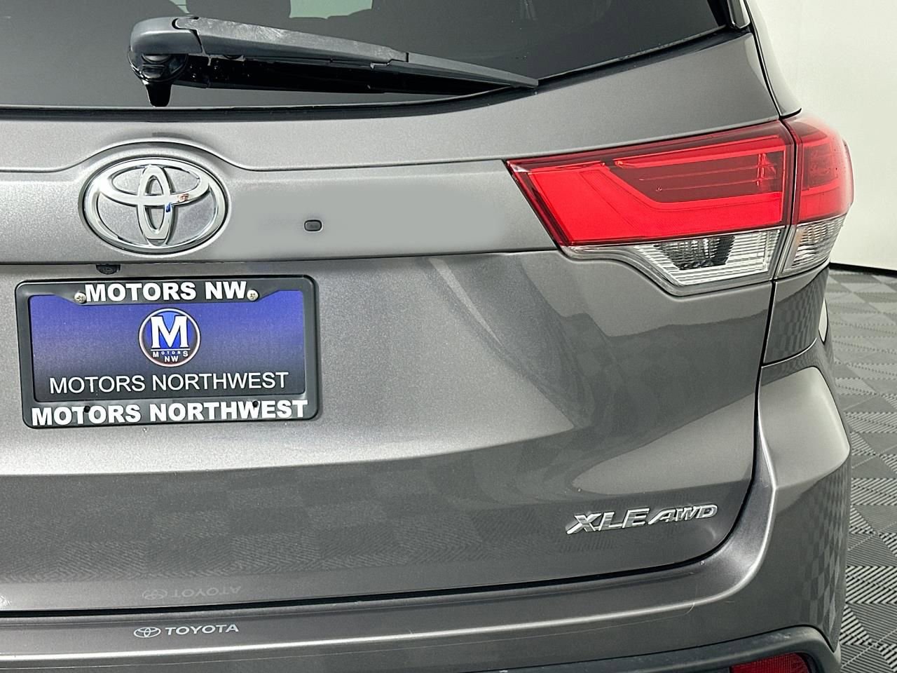 Used 2018 Toyota Highlander XLE image 24